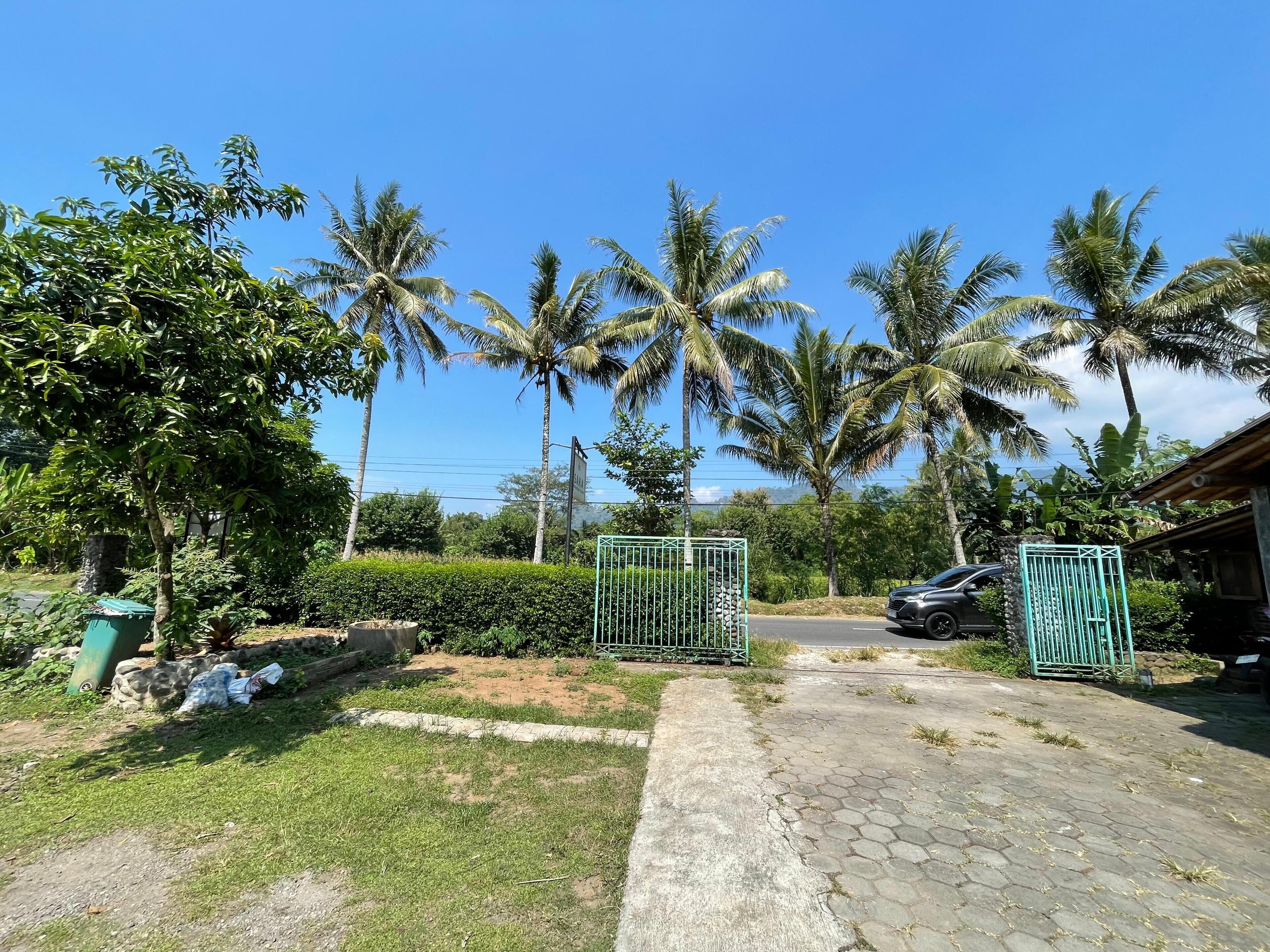 Vista frontal de la propiedad