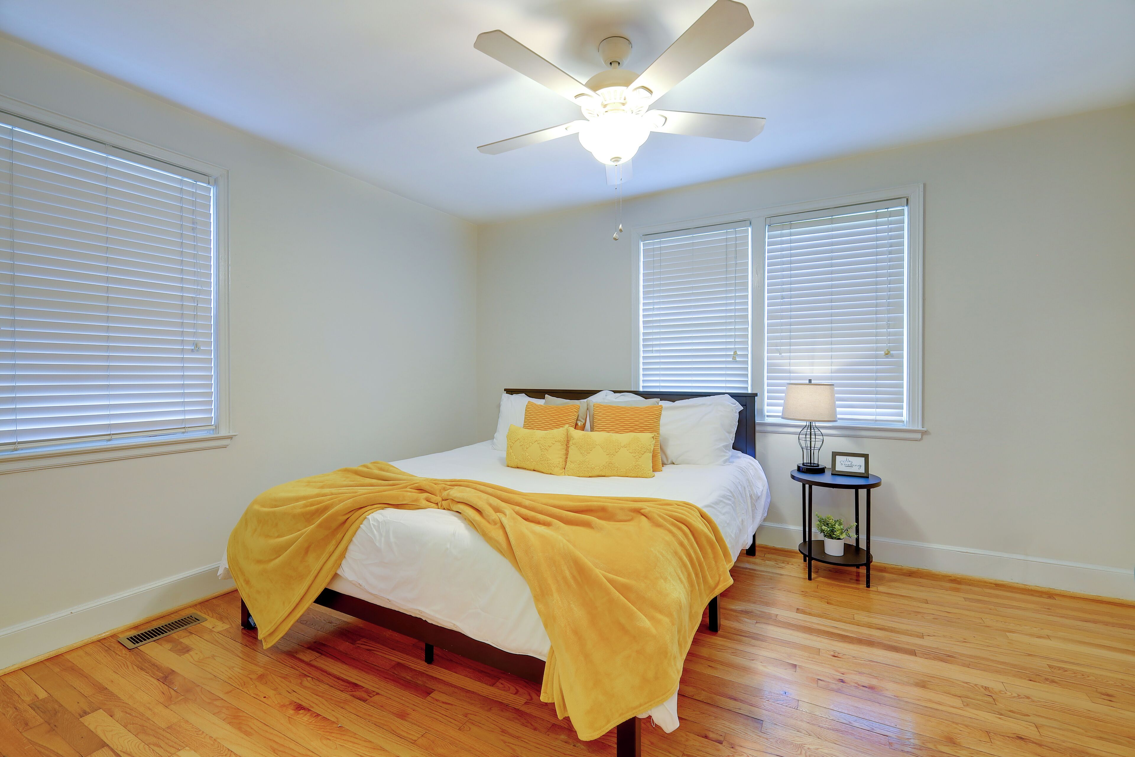 2 dormitorios, tabla de planchar con plancha, Internet y ropa de cama