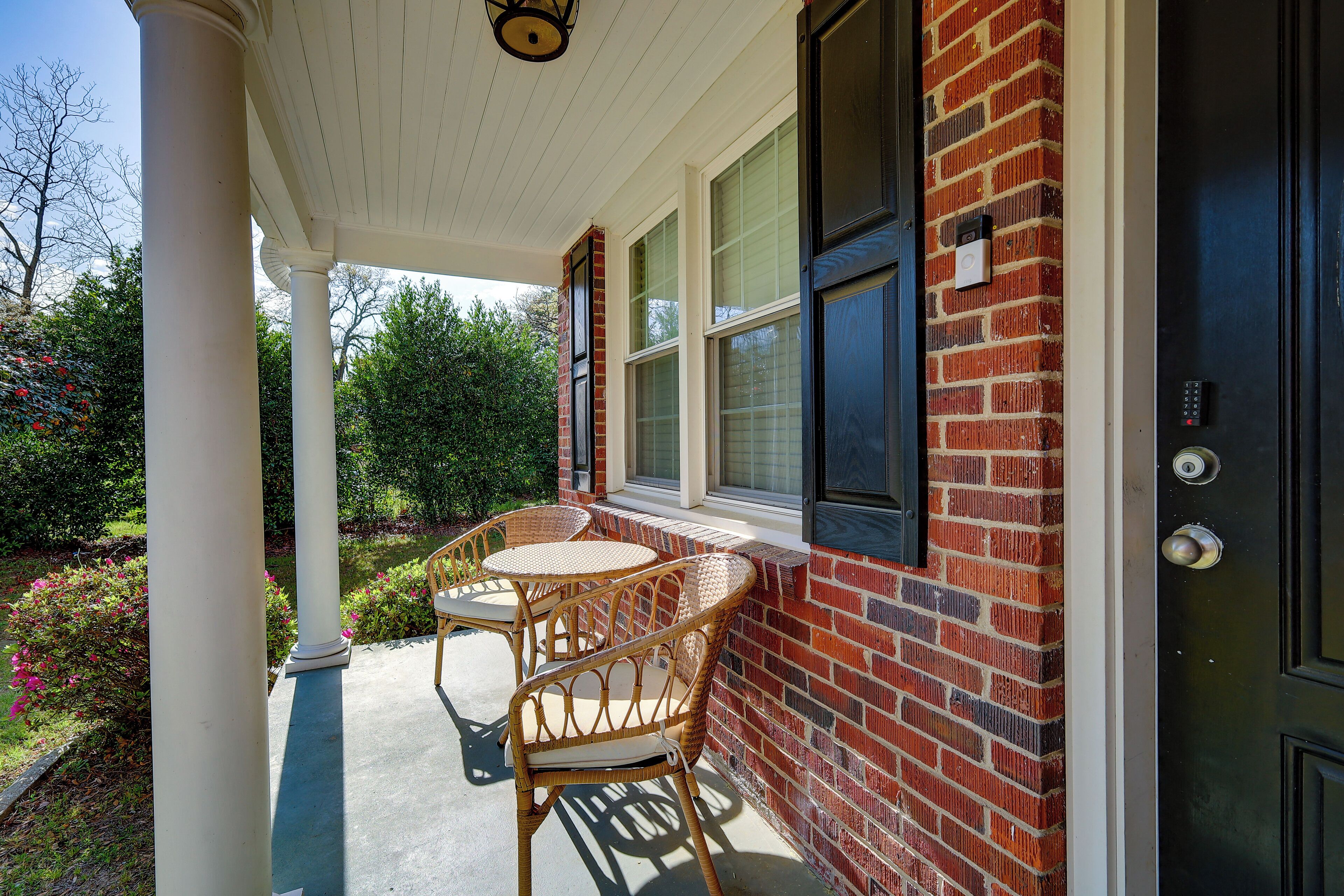 屋外ダイニングエリア