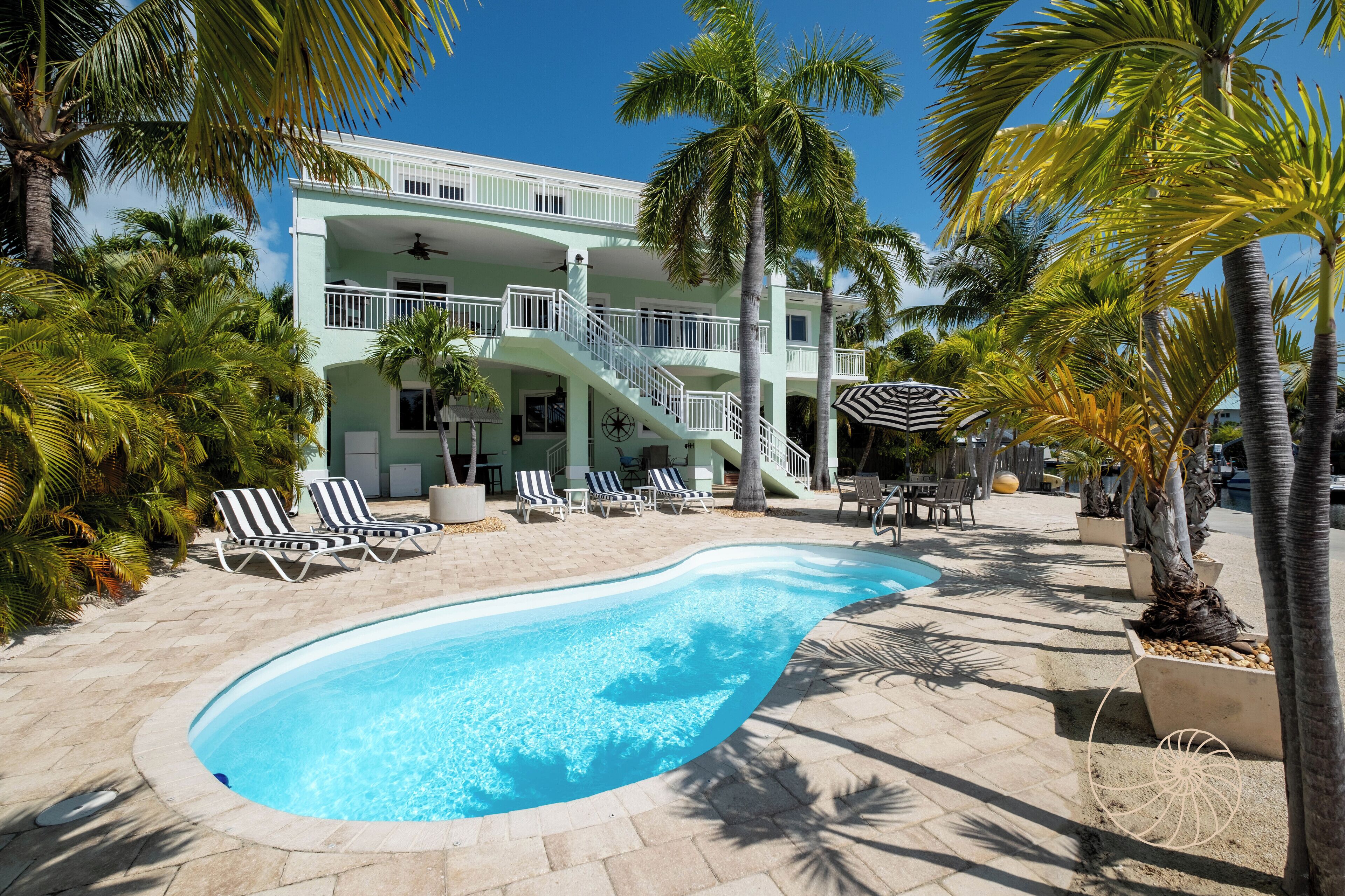 Islamorada Cay ~ Resort Style 4 Bed Plantation Key Home with Pool & 100' Dock