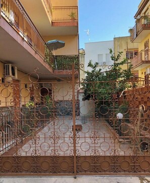 Property grounds - 2 Bedroom Apartment in Isola delle Femmine (Isola delle Femmine)