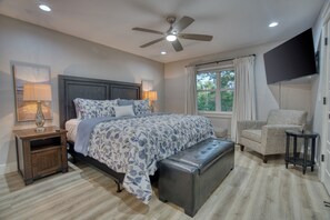 4 bedrooms, iron/ironing board, WiFi, bed sheets