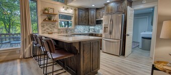 Tenkiller Lake Private Pickleball Court
Sleeps 20
Shuffleboard Pool Table
13Beds