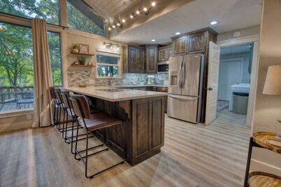 Tenkiller Lake Private Pickleball Court
Sleeps 20
Shuffleboard Pool Table
13Beds