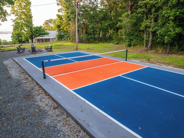 Sport court - Tenkiller Lake Private Pickleball Court
Sleeps 20
Shuffleboard Pool Table
13Beds (Cookson)