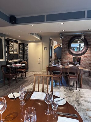 Dîner et souper servis sur place, cuisine italienne