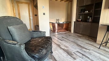 Duplex, 1 King Bed, Patio | 1 bedroom, premium bedding, individually decorated