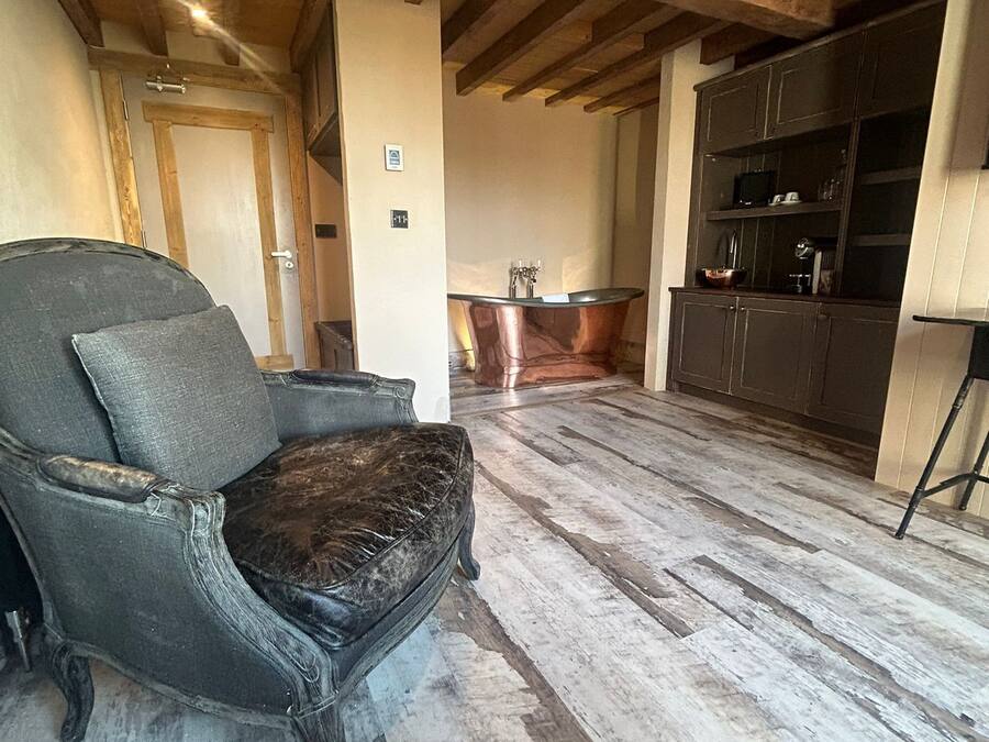 Appartement Duplex, 1 très grand lit, patio | 1 chambre, literie de qualité supérieure, décoration personnalisée