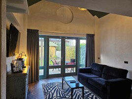 Junior Suite | 1 bedroom, premium bedding, individually decorated