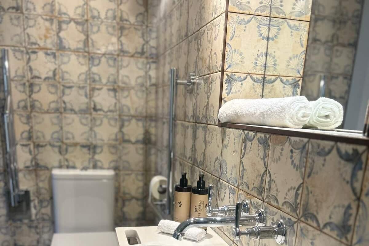 Classic Suite, 1 King Bed, Patio