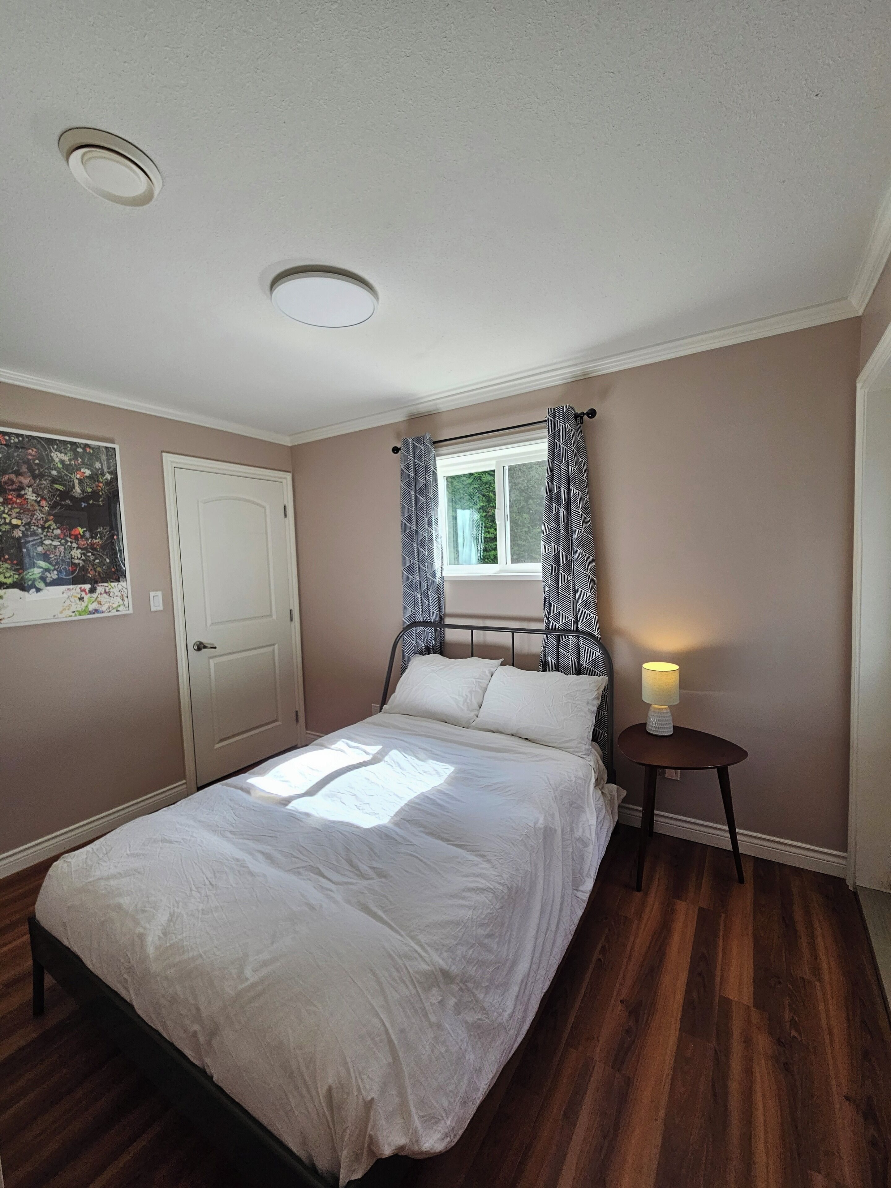 Second bedroom with double bed