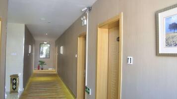 المنشأة من الداخل