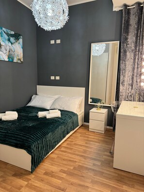 3 chambres, fer et planche à repasser, Wi-Fi, draps fournis