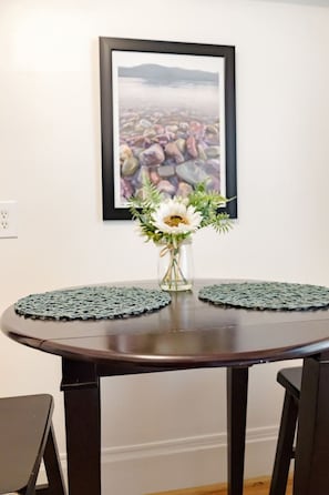 Dining - Safari King Suite in Historic Highland Park (Birmingham)
