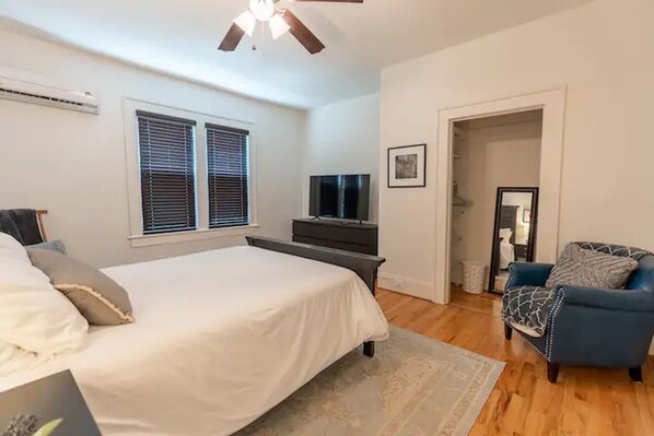 1 bedroom, desk, iron/ironing board, WiFi