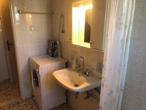 Shower, eco-friendly toiletries, hair dryer, towels