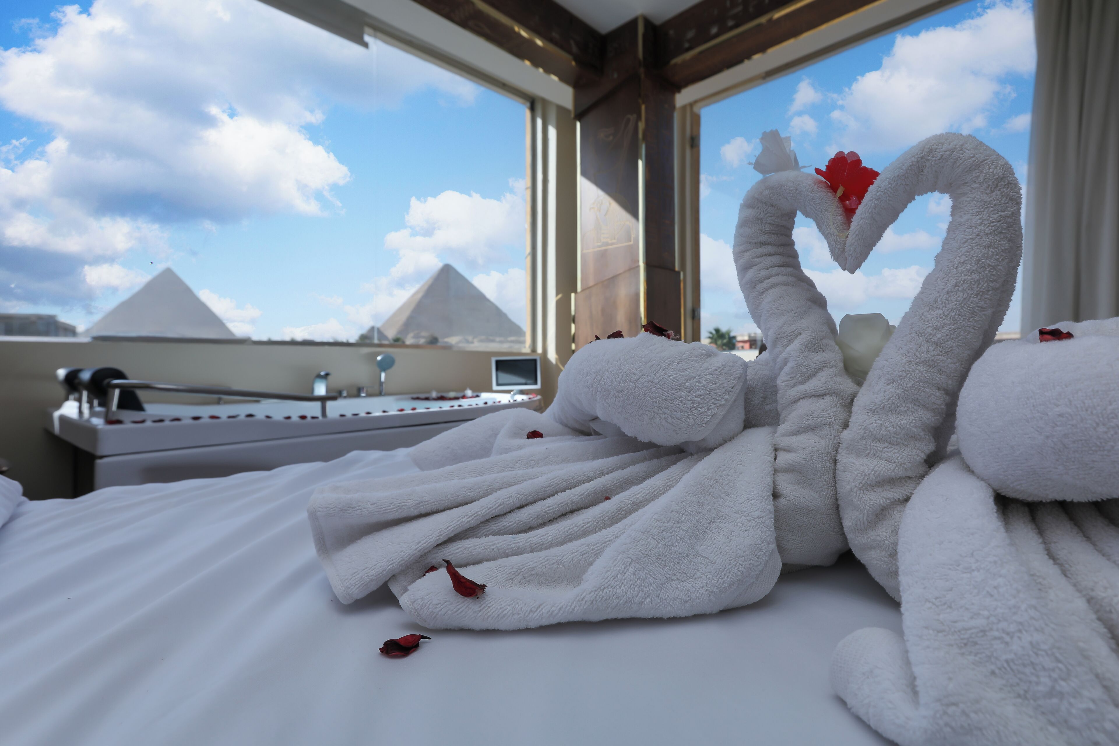 Suite estudio de diseño, 1 cama de matrimonio grande, no fumadores, vistas a la montaña | Ropa de cama hipoalergénica y edredones de plumas