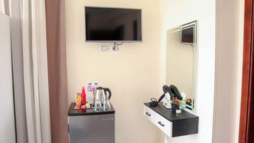 Quarto casal clássico, vista para a montanha | Frigobar, individualmente decorados, individualmente mobiliados