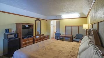 Classic Double Room, 1 King Bed | Desk, iron/ironing board (on request), WiFi (free), bed sheets