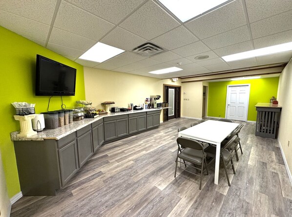 Tägliches inbegriffenes kontinentales Frühstück