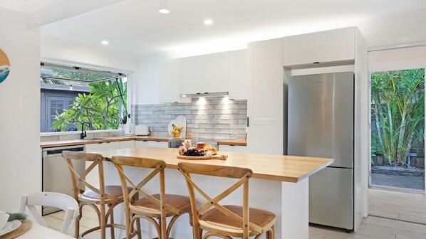 Dining - Shellhaven – walking distance of Seven Mile beach (Shoalhaven Heads)