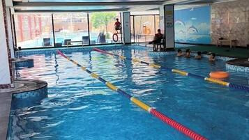 Hồ bơi trong nhà