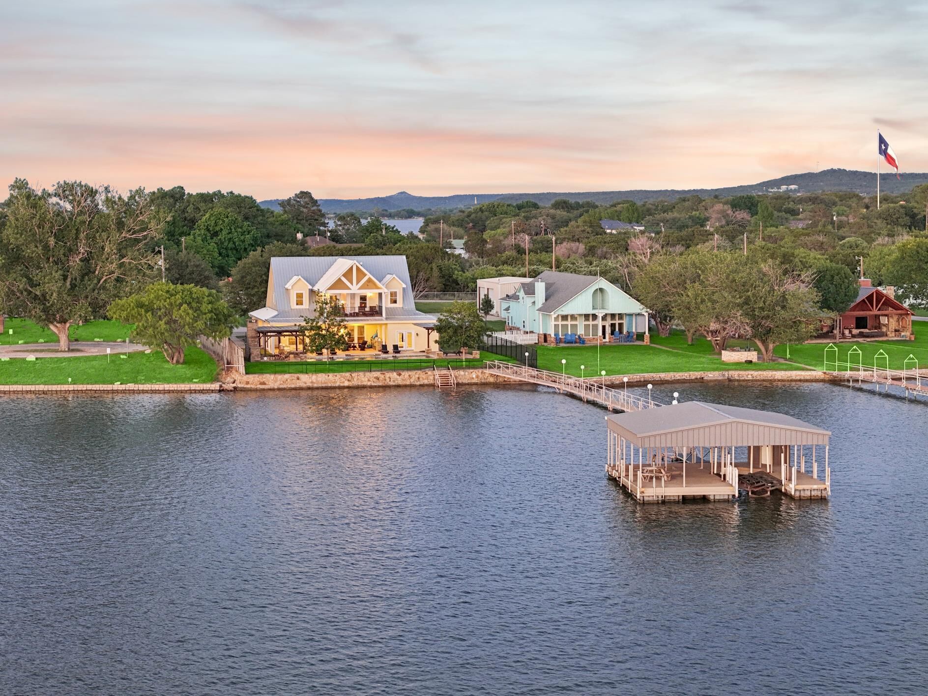 Sunshine House | Dock, Pool and Hot Tub!