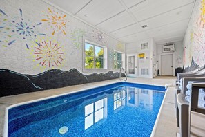 Indoor pool, a heated pool - Mtn cabin w/ fireworks view! Heated pool & hot tub (Pigeon Forge)
