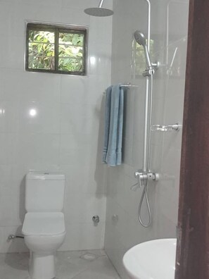 Double Room, Garden View | Bathroom | Shower, slippers, towels, soap - Jozani biosphere village  (Jozani)