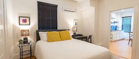 1 chambre, bureau, fer et planche à repasser, Wi-Fi