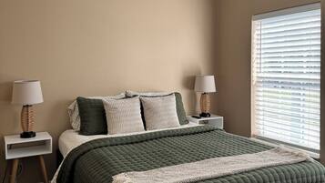 3 bedrooms, desk, iron/ironing board, travel crib