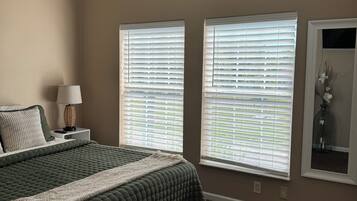 3 bedrooms, desk, iron/ironing board, travel cot