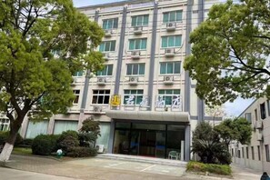 Unclassified image, 3 of 17, button - Junting Hotel, Taohua Island (Zhoushan)