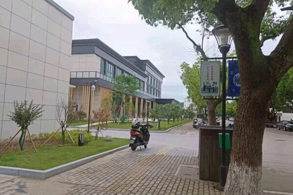 Property grounds - Junting Hotel, Taohua Island (Zhoushan)