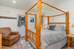 2 bedrooms, iron/ironing board, internet, bed sheets