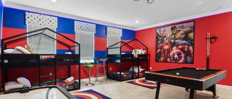 6 bedrooms, individually decorated, individually furnished, bed sheets