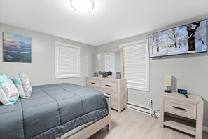 3 bedrooms, desk, iron/ironing board, travel crib