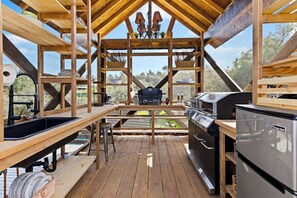 Private kitchen - Montecito Cottage - Tuscan Farmhouse, Pool, Views (Alpine)