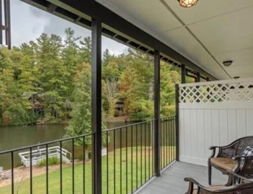 Gorgeous serene lake and beach front hide away