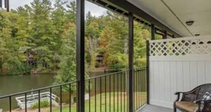 Gorgeous serene lake and beach front hide away