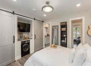 1 habitación, escritorio, wifi gratis y ropa de cama