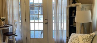 “Low Tide” cozy studio for two! 