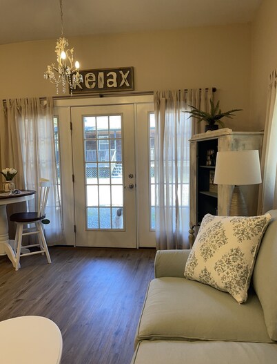“Low Tide” cozy studio for two! 
