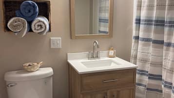 Serviettes fournies, savon, papier toilette