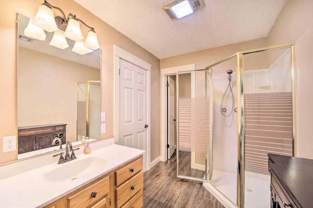 Stunning Views, Boat slip, Kids Haven, Pool Table & more!, Afton, OK