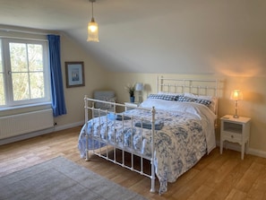 2 bedrooms, iron/ironing board, travel cot, free WiFi