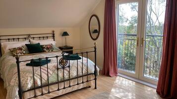 2 habitaciones, tabla de planchar con plancha y cuna de viaje