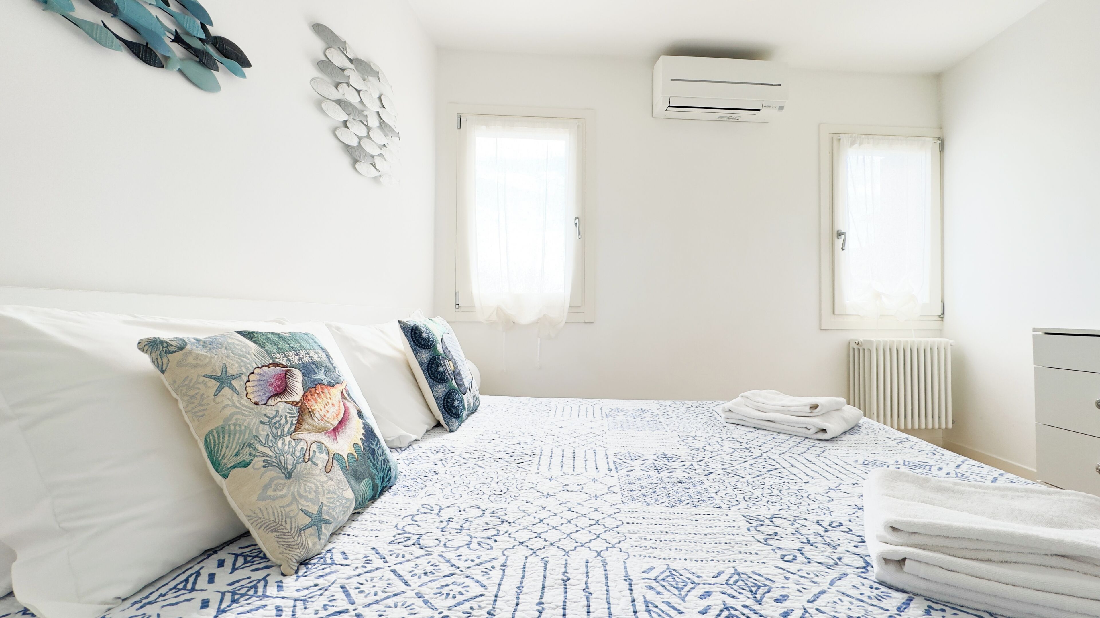 2 bedrooms, iron/ironing board, bed sheets