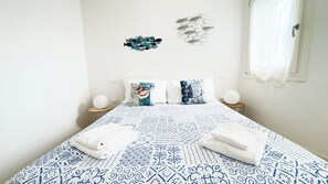 3 bedrooms, iron/ironing board, bed sheets