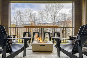 Deluxe Condo | Terrace/patio